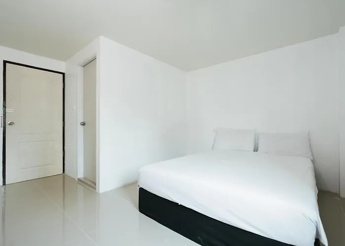 Bob House Sukhumvit 42l1 Bts Ekkamai บ็อบ เฮ้าส์ รถไฟฟ้า เอกมัย Apartment Bangkok