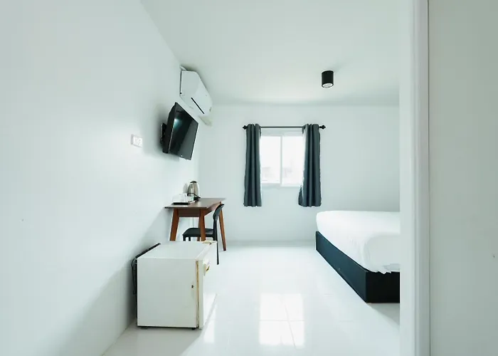 Bob House Sukhumvit 42l1 Bts Ekkamai บ็อบ เฮ้าส์ รถไฟฟ้า เอกมัย *