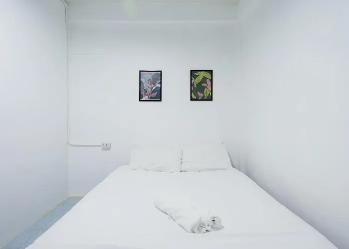 Bob House Sukhumvit 42l1 Bts Ekkamai บ็อบ เฮ้าส์ รถไฟฟ้า เอกมัย Apartment Bangkok